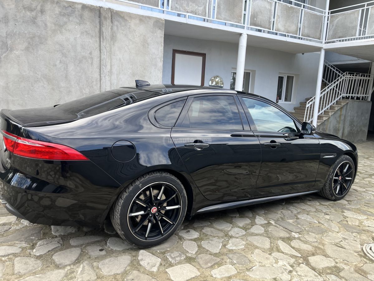 Jaguar XF - фото 4