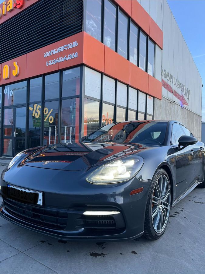 Porsche Panamera - фото 1