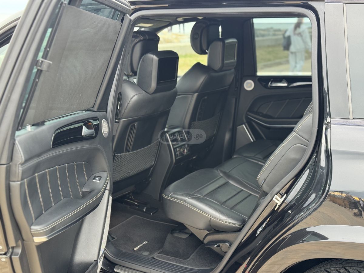 Mercedes-Benz GLS 63 AMG - фото 11