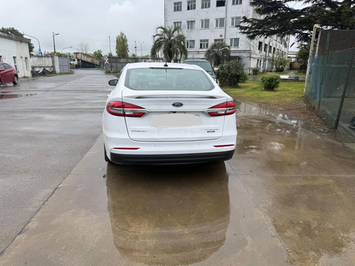 Ford Fusion - фото 2
