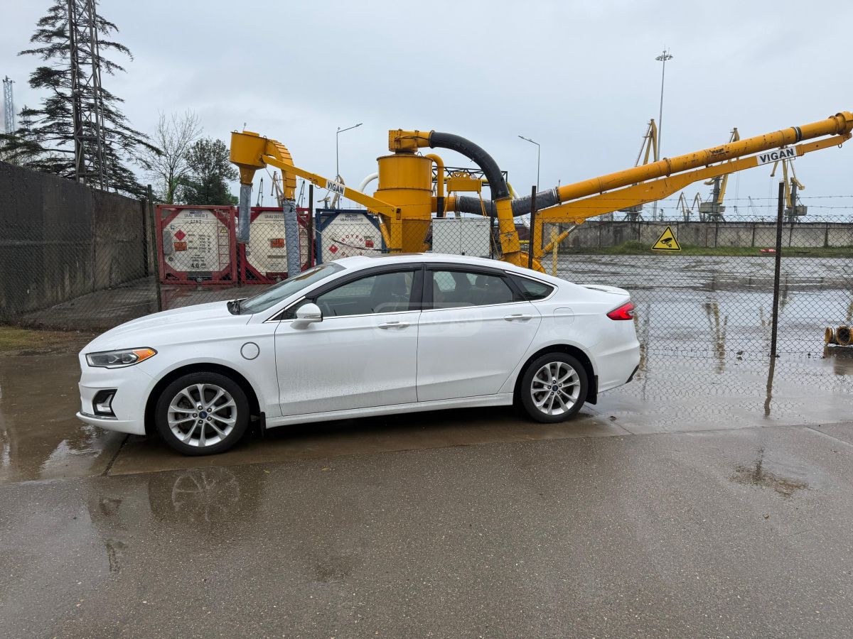 Ford Fusion - фото 9