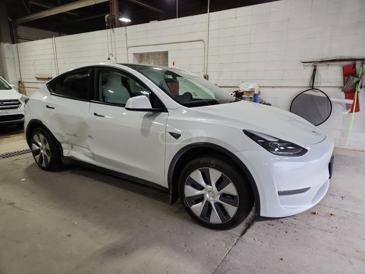 Tesla Model Y - фото 4