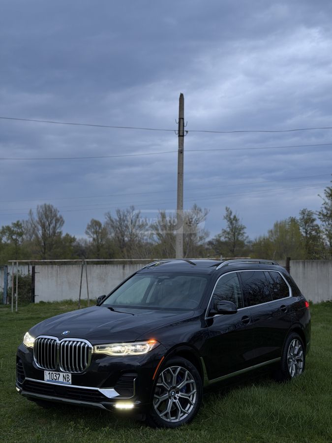 BMW X7 - фото 1