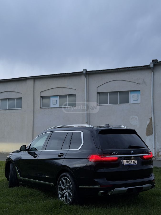 BMW X7 - фото 2