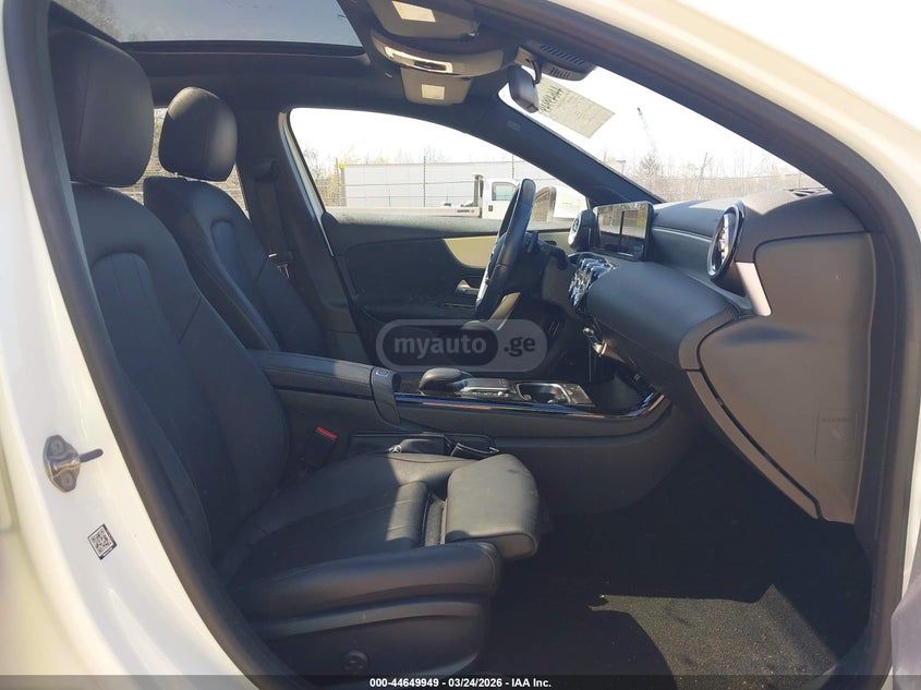 Mercedes-Benz A 220 2021 — миниатюра 5