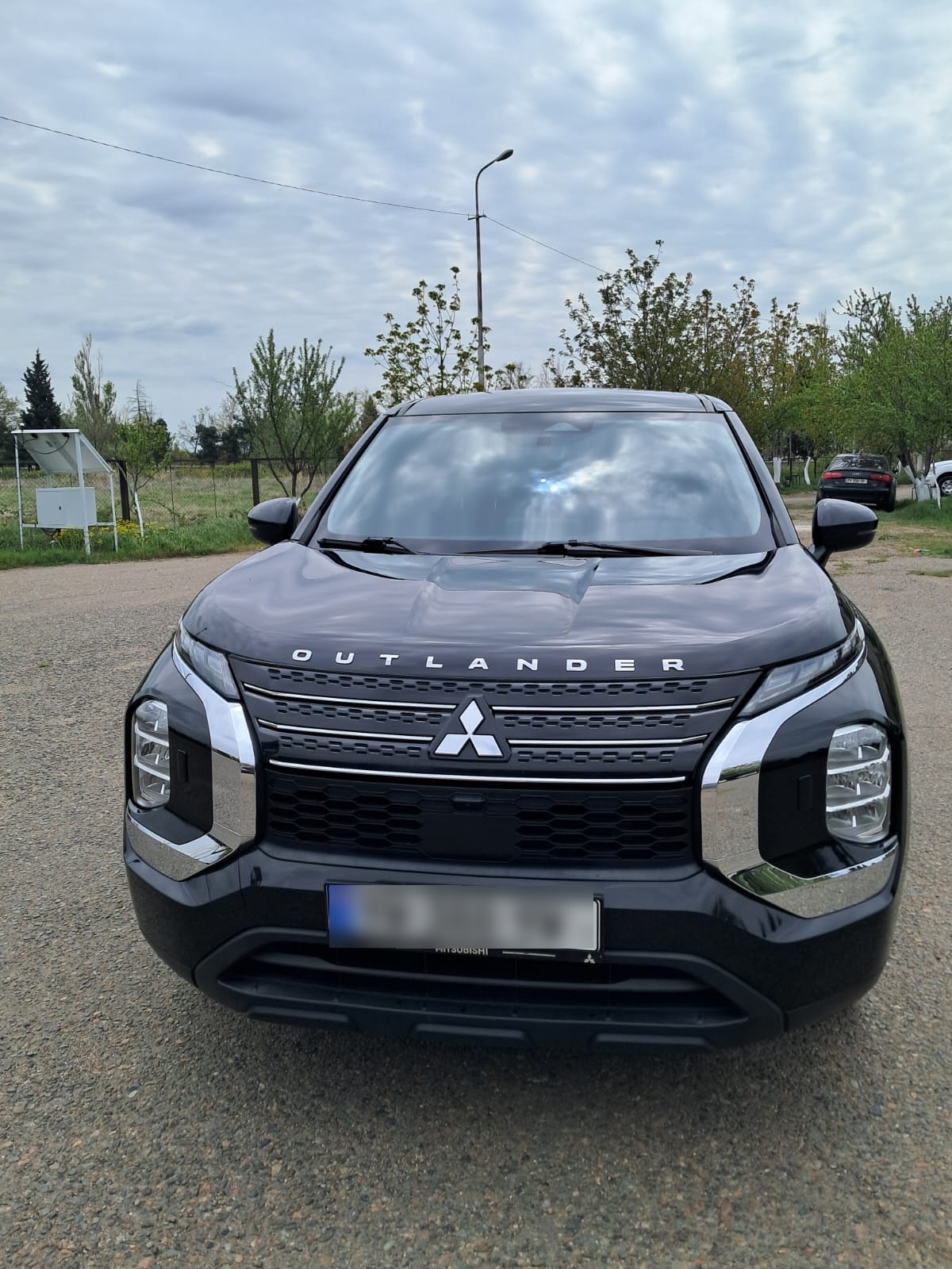 Mitsubishi Outlander - фото 1