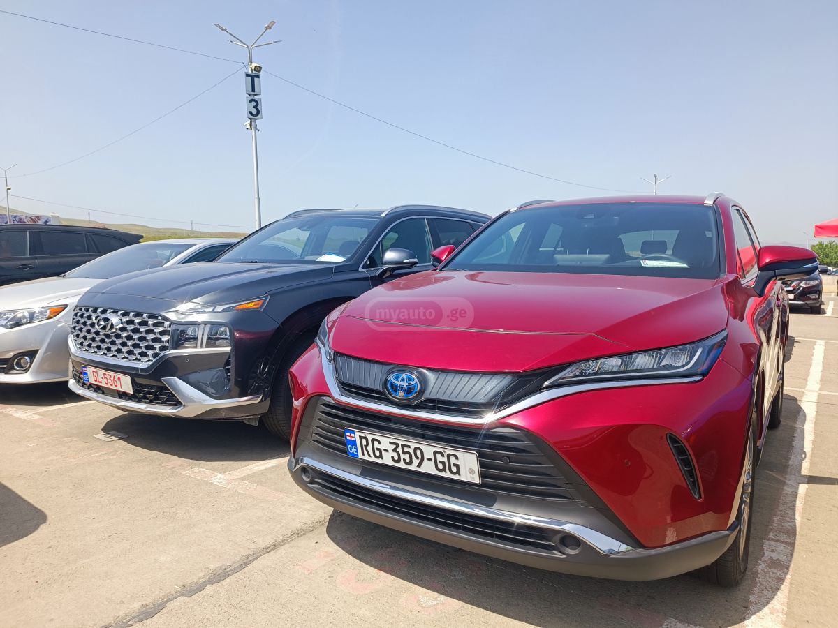 Toyota XLE 4dr All-Wheel Drive CVT — фото 1