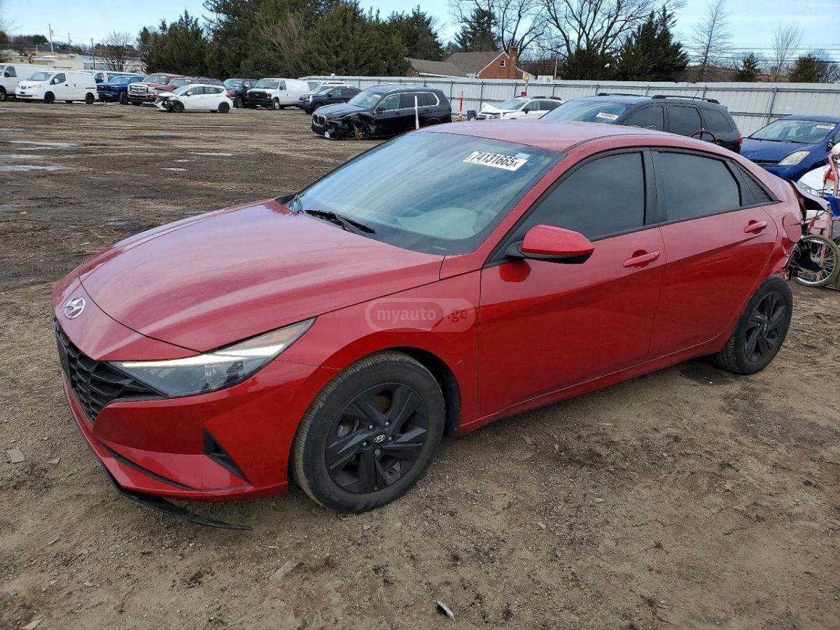 Hyundai Elantra - фото 1