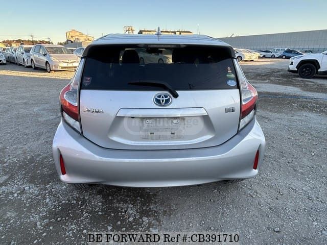 Toyota Aqua - фото 5