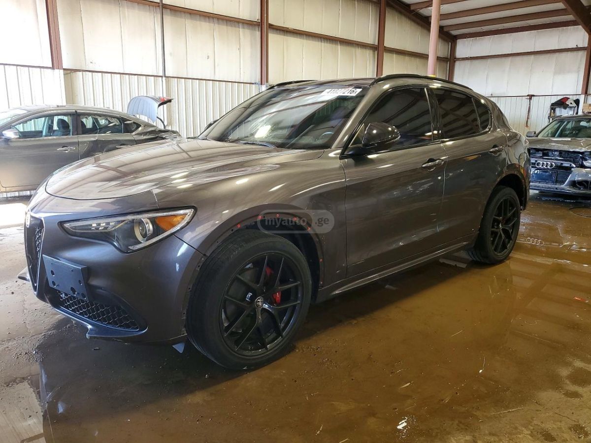 Alfa Romeo Stelvio - фото 1