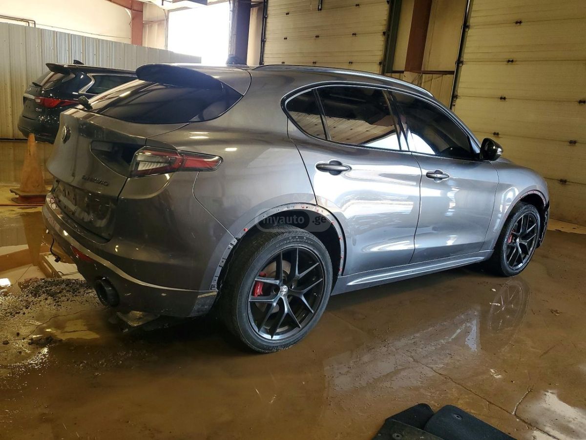 Alfa Romeo Stelvio - фото 3