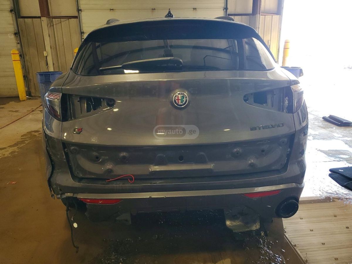 Alfa Romeo Stelvio - фото 6