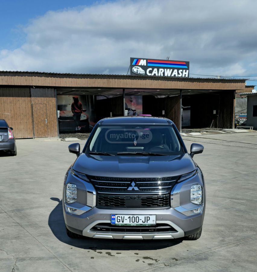 Mitsubishi Outlander - фото 1