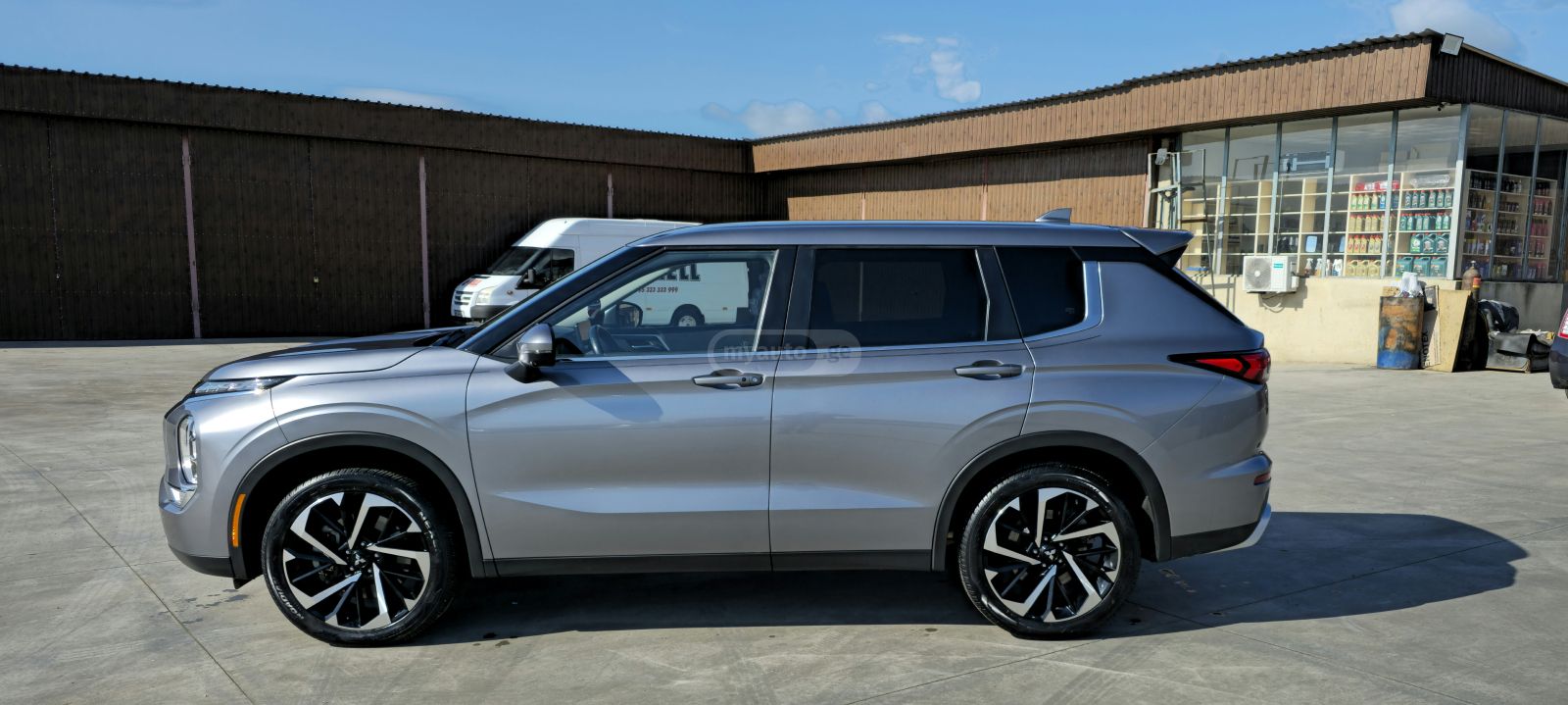 Mitsubishi Outlander - фото 3