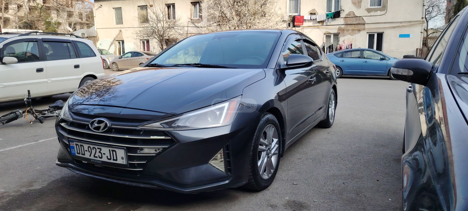 Hyundai Elantra - фото 1