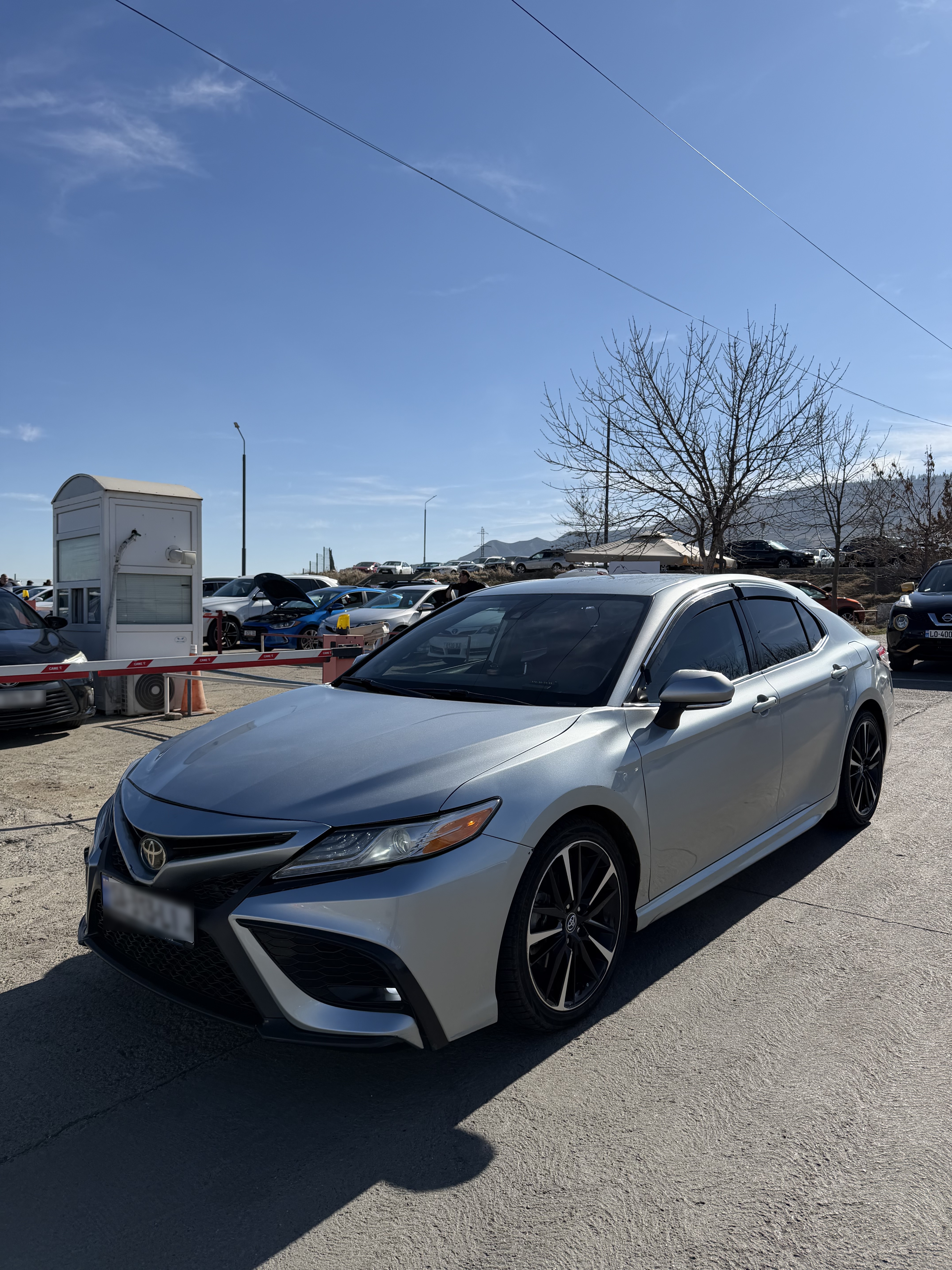 Toyota Camry - фото 1