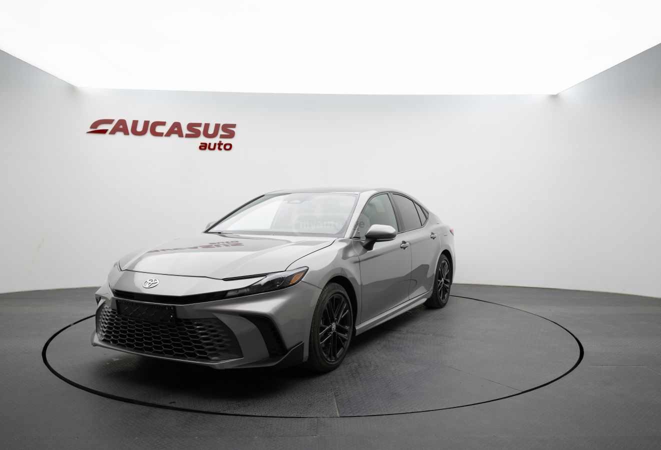 Toyota Camry - фото 1