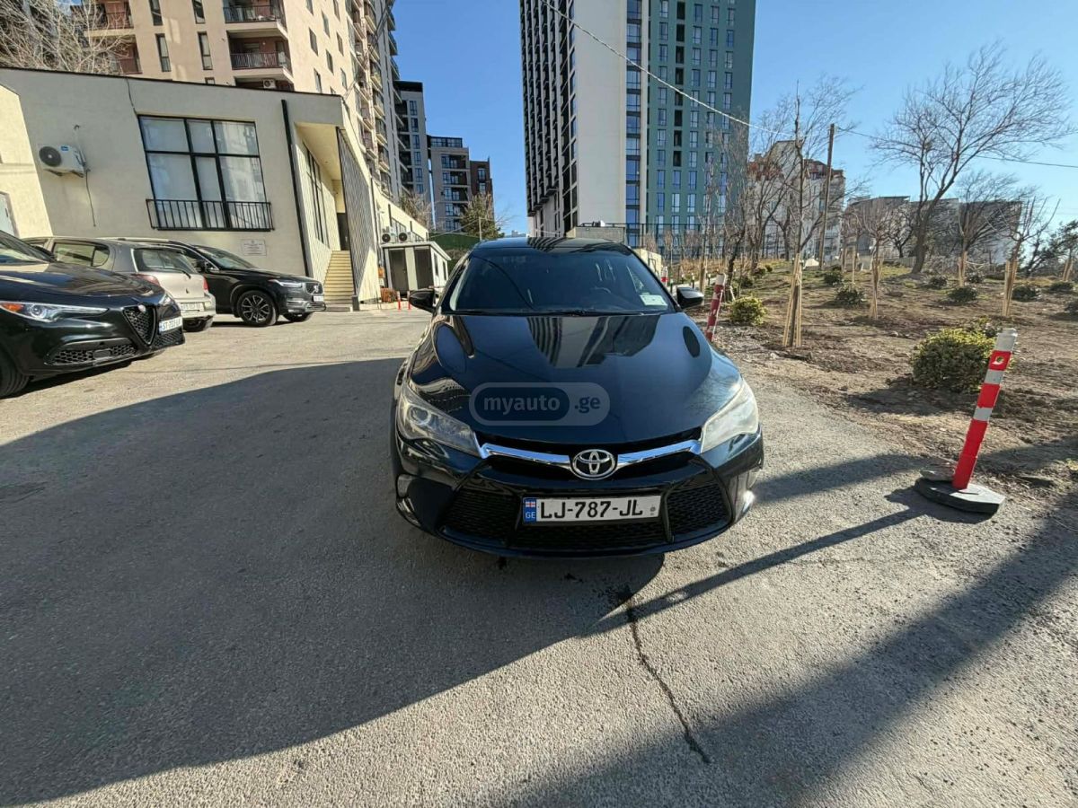 Toyota Camry - фото 2