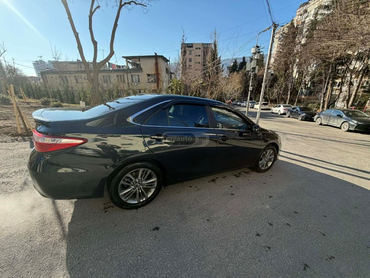 Toyota Camry - фото 3