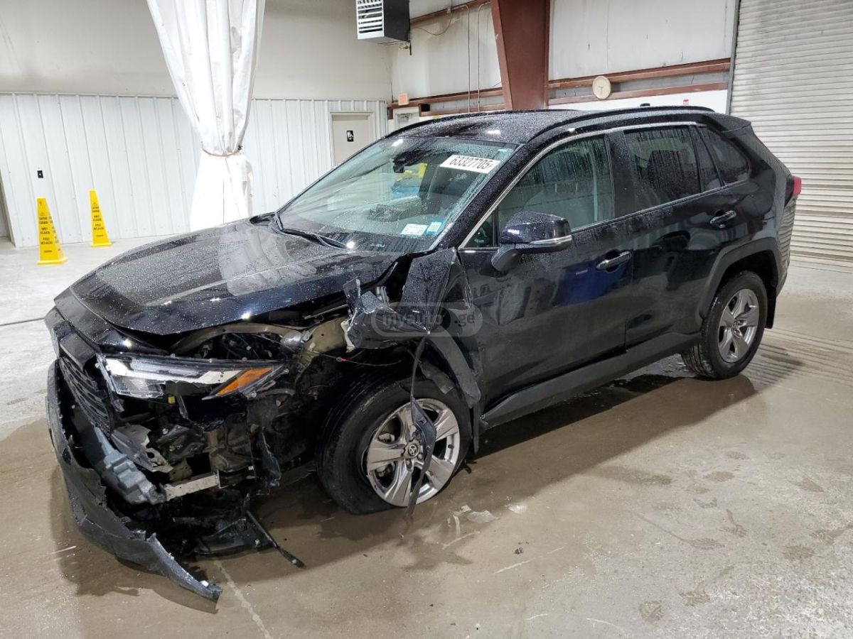 Toyota Adventure 4dr All-Wheel Drive — миниатюра 3