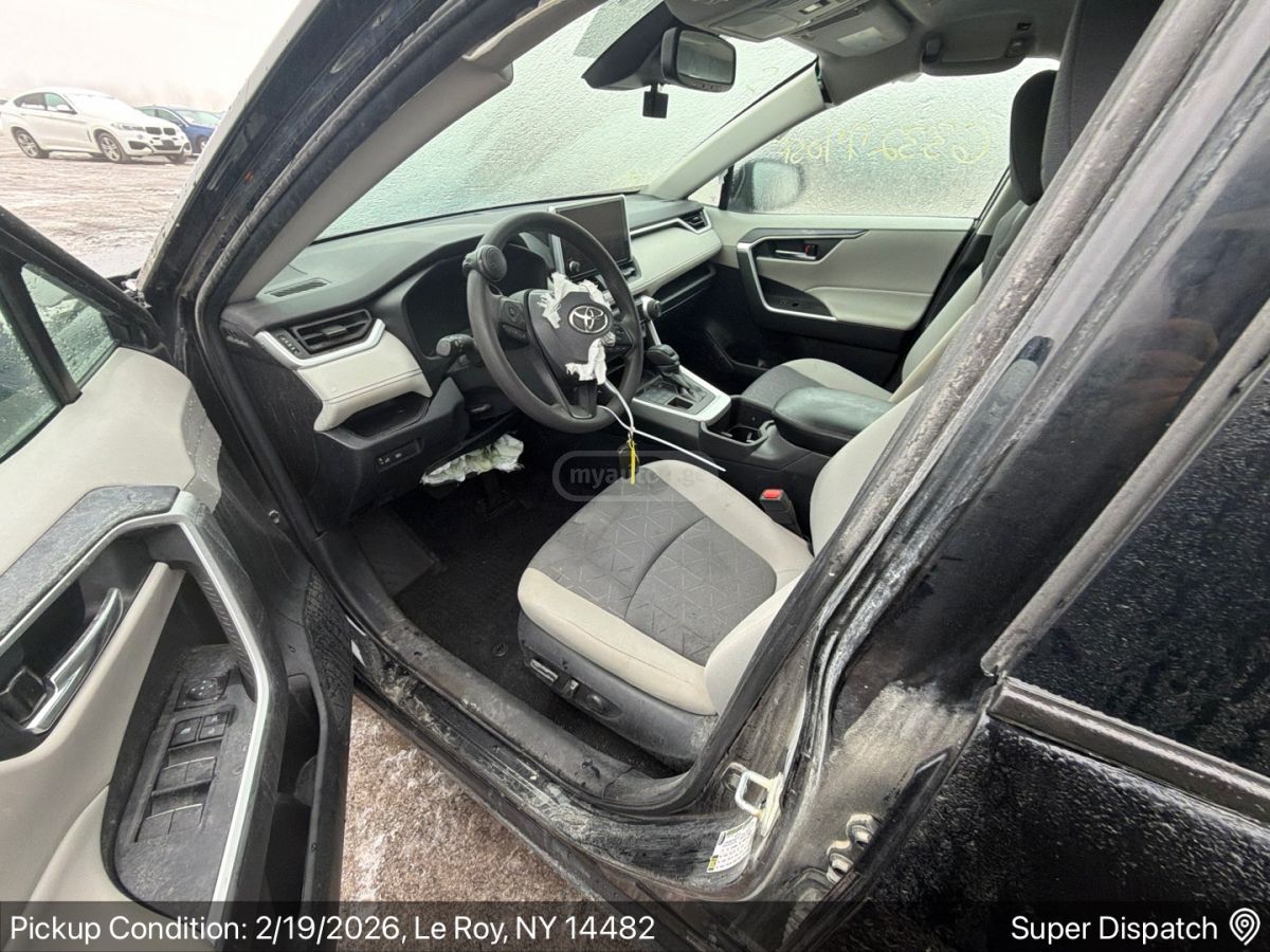 Toyota Adventure 4dr All-Wheel Drive — миниатюра 5