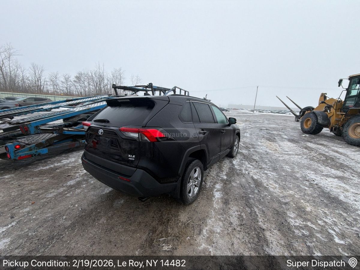 Toyota Adventure 4dr All-Wheel Drive — миниатюра 7