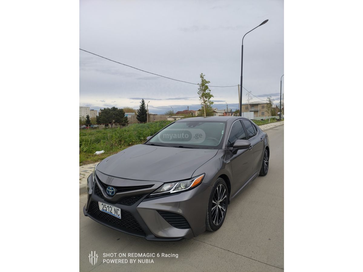 Toyota Camry - фото 2