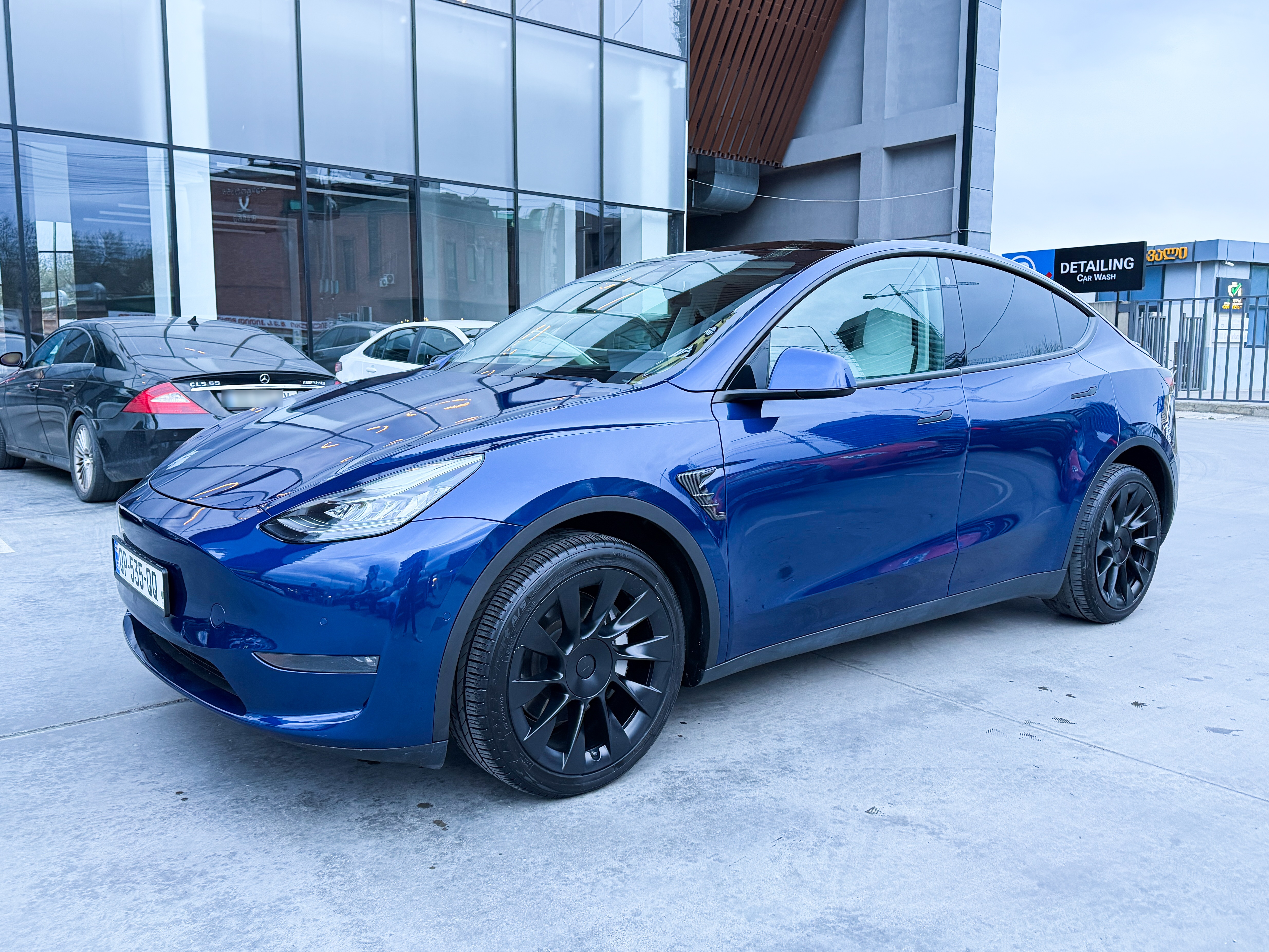 Tesla Model Y - фото 1
