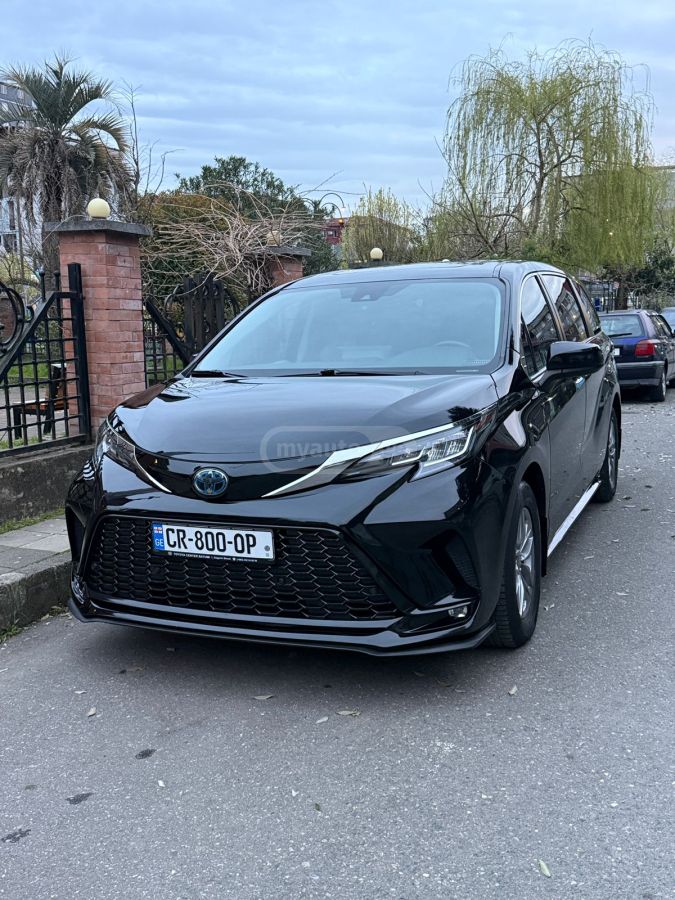 Toyota Sienna - фото 2