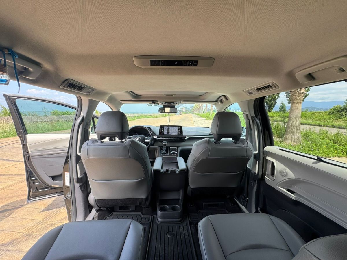 Toyota Sienna - фото 4
