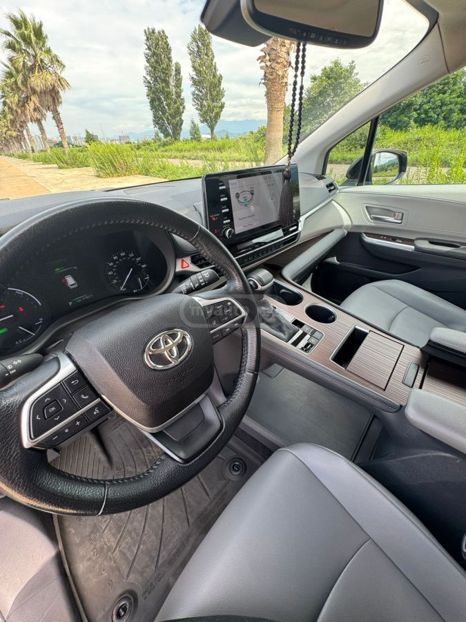Toyota Sienna - фото 5