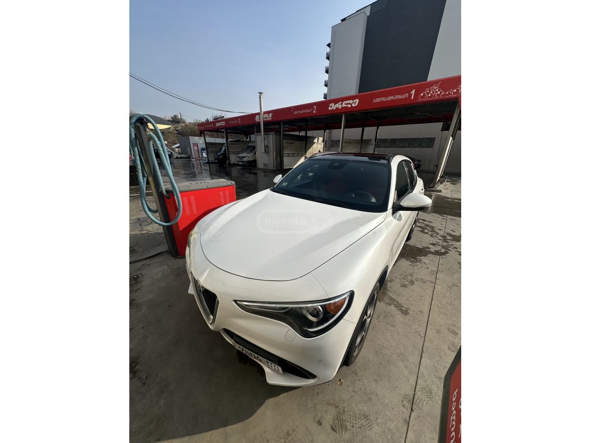 Alfa Romeo Stelvio - фото 1