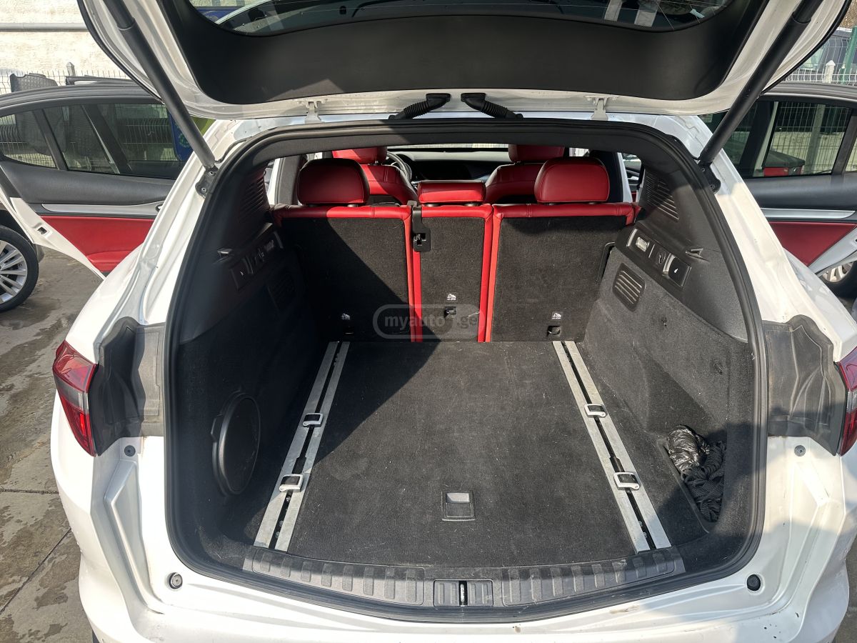 Alfa Romeo Stelvio - фото 10