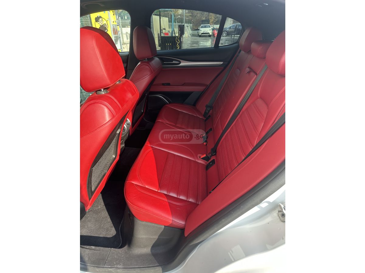 Alfa Romeo Stelvio - фото 11