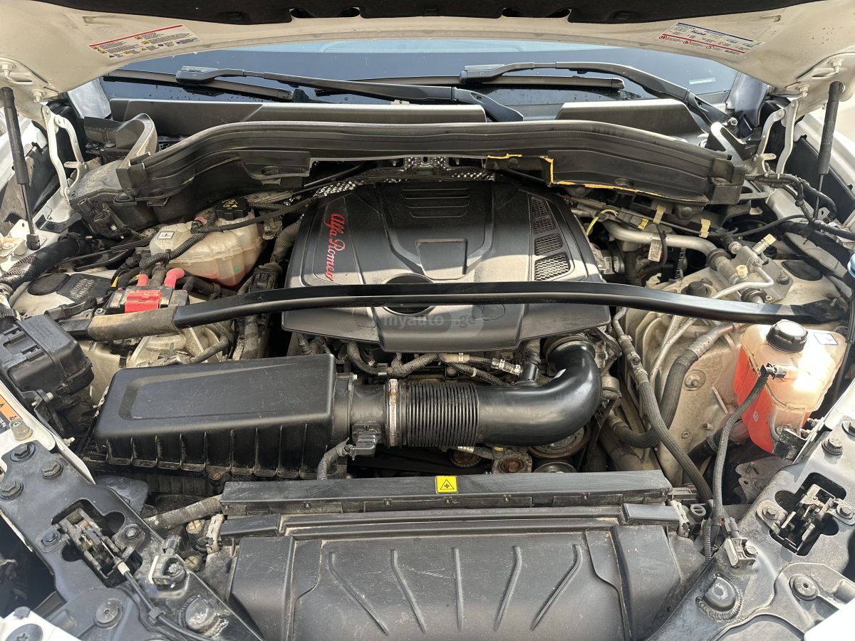 Alfa Romeo Stelvio - фото 9