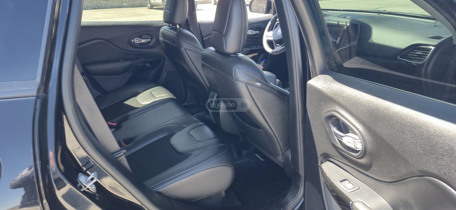 Jeep Cherokee - фото 10