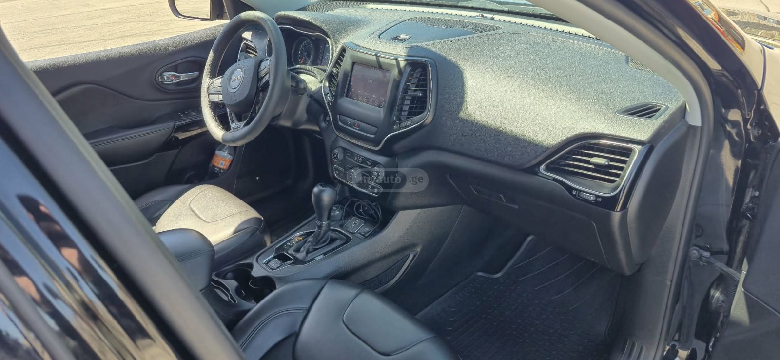 Jeep Cherokee - фото 11