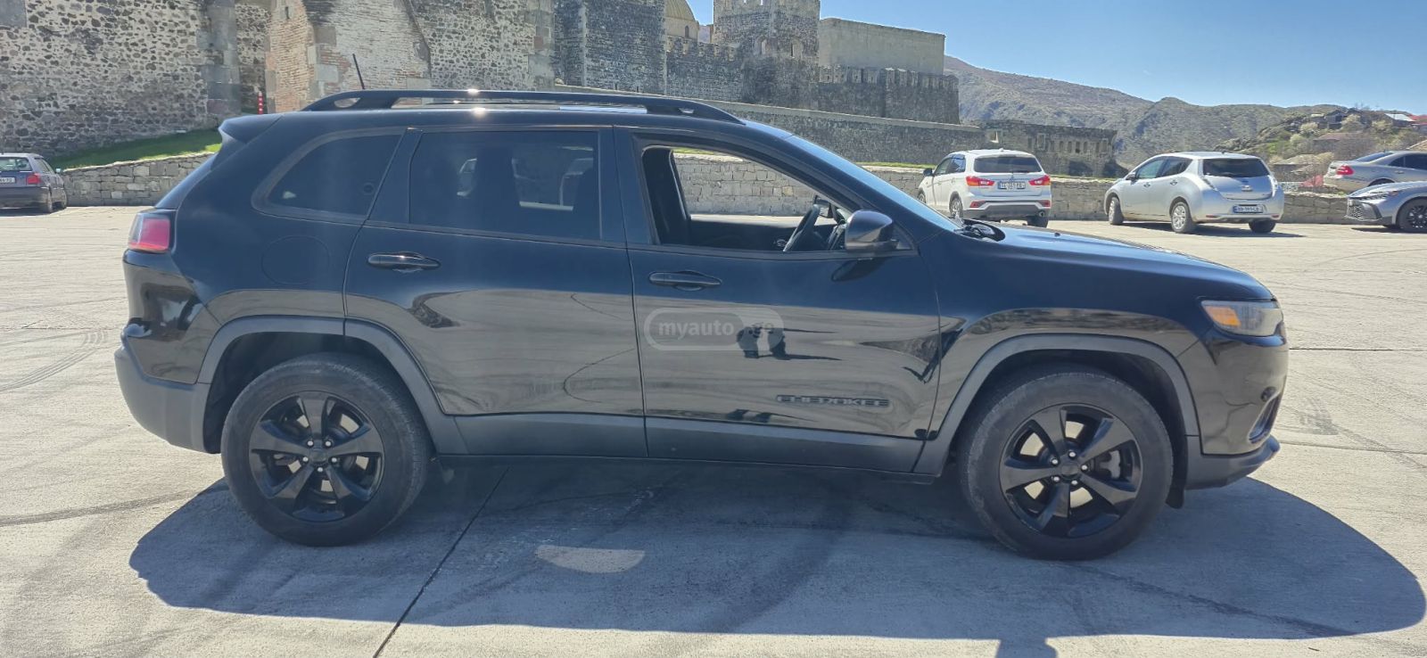 Jeep Cherokee - фото 6
