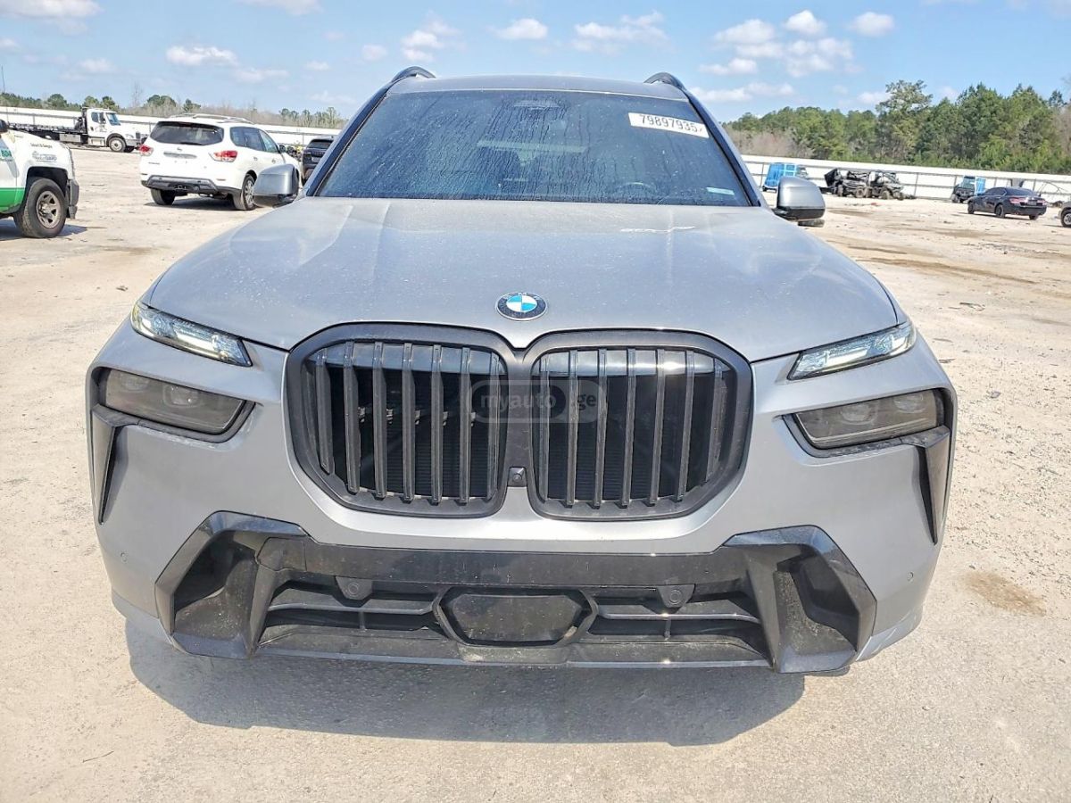 BMW X7 - фото 1