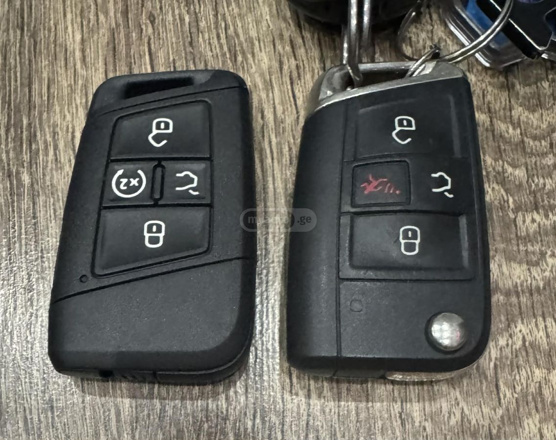 Volkswagen Tiguan - фото 8