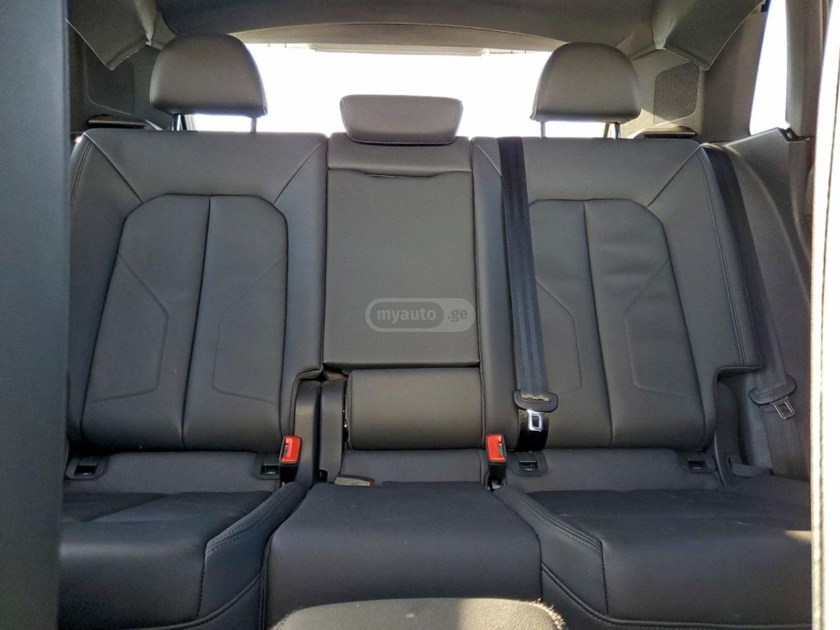 Audi 40 Premium 4dr All-Wheel Drive — миниатюра 10