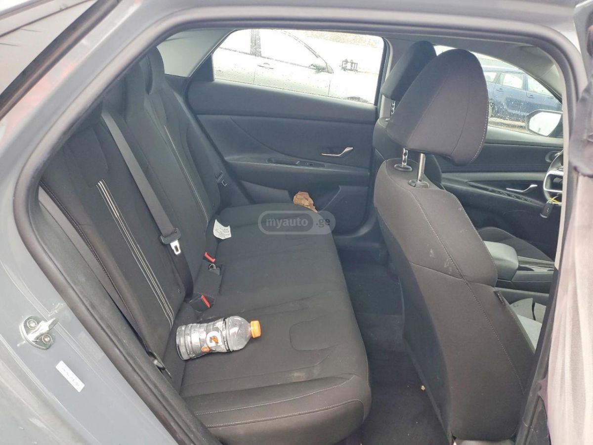 Hyundai Elantra - фото 10