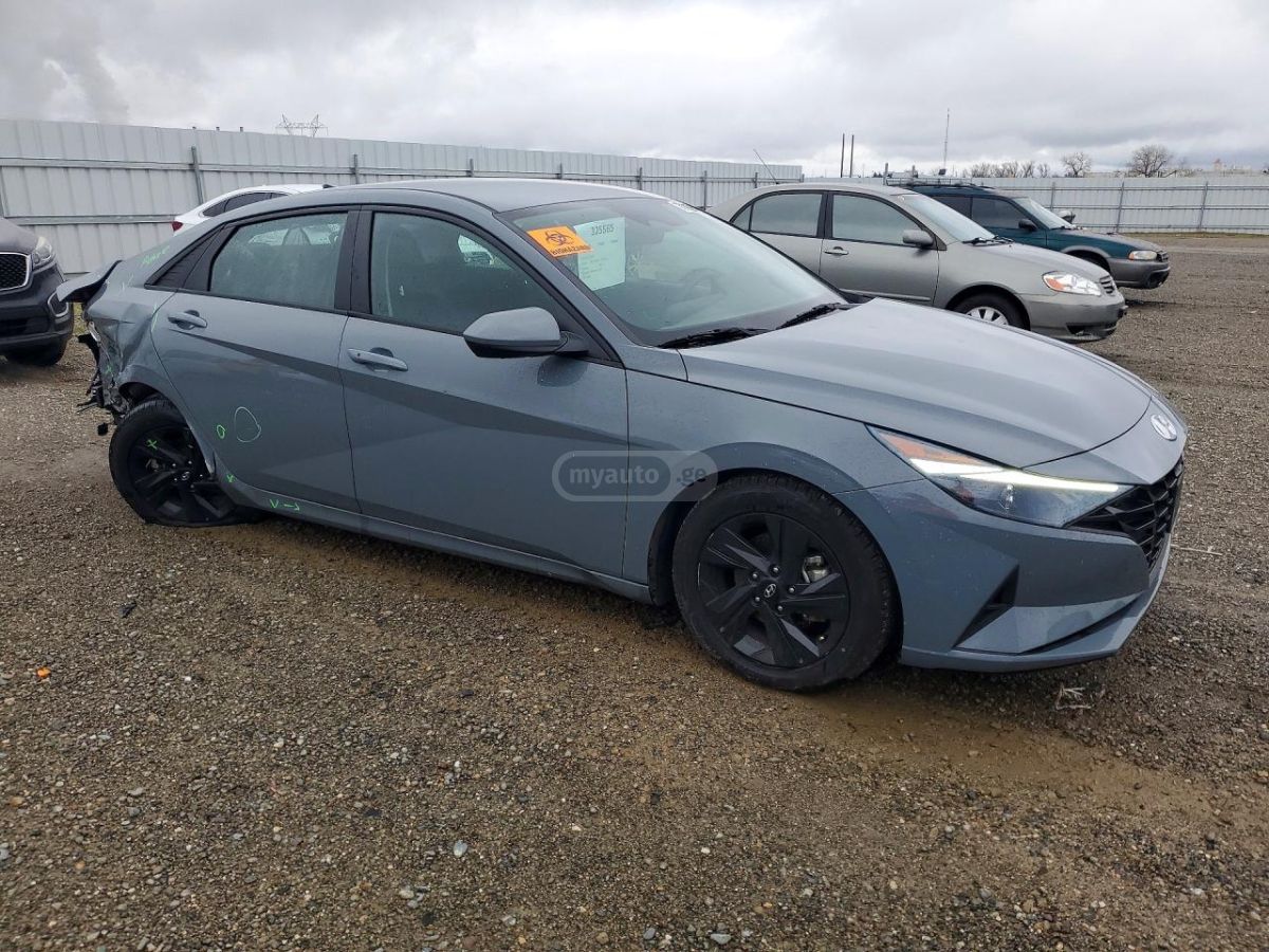 Hyundai Elantra - фото 4