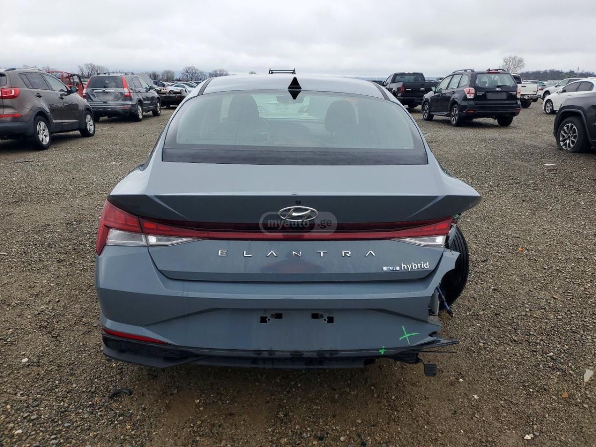 Hyundai Elantra - фото 6