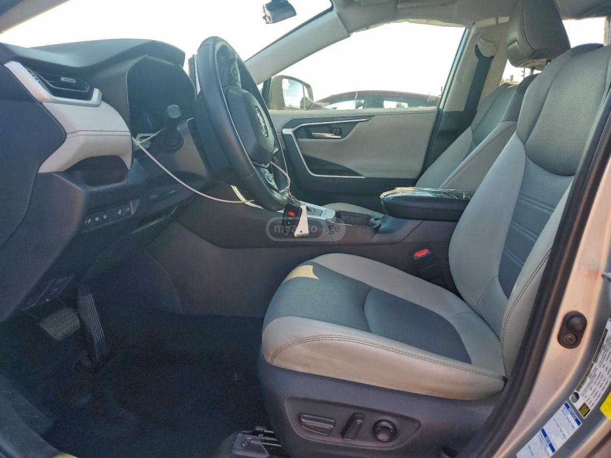 Toyota RAV 4 - фото 7