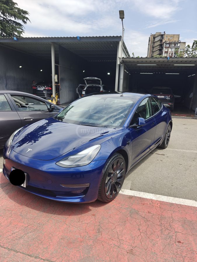 Tesla Model 3 - фото 1
