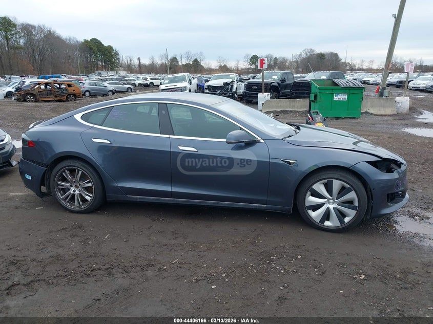 Tesla Model S - фото 11