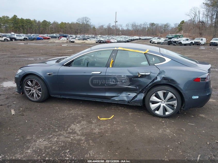 Tesla Model S - фото 12