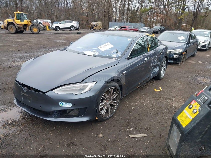 Tesla Model S - фото 2