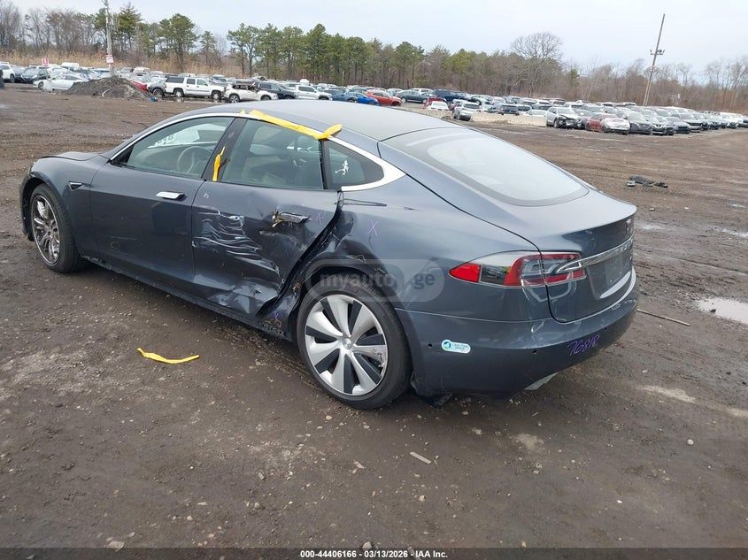 Tesla Model S - фото 3